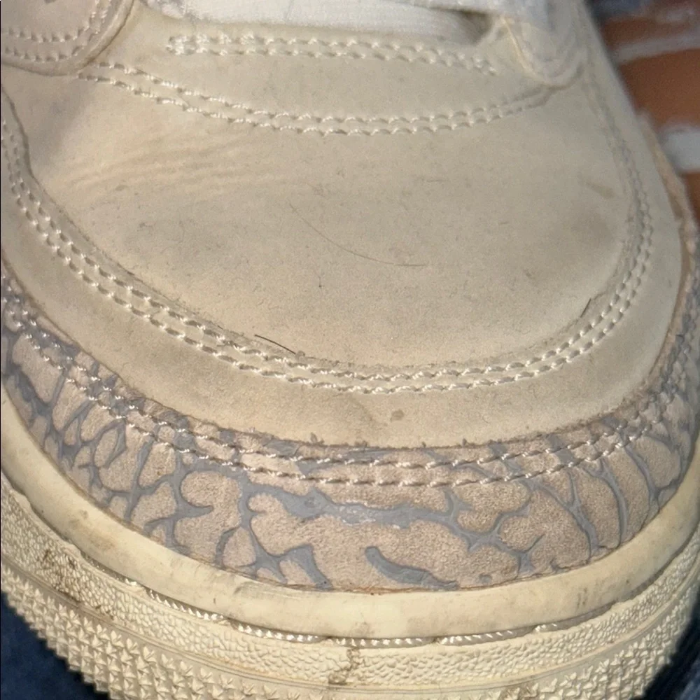 Jordan Sneakers in Cream and Red